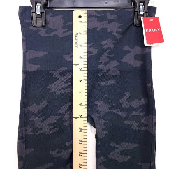 Spanx Legging Black Camo Womens Small Look At Me Seamless Slimming Tummy Control - Picture 7 of 12